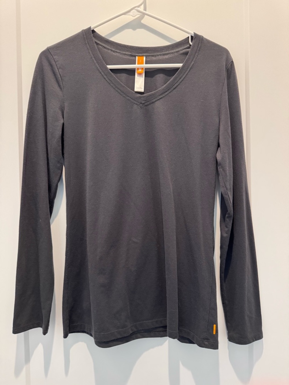 Lucy Activewear Women’s Size S Long Sleeve V-Neck Top in Graphite Grey